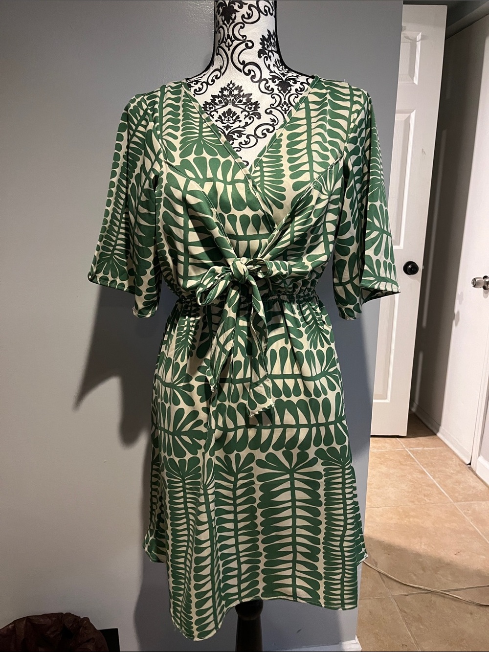 Green Leaf-Print Tie-Waist Dress